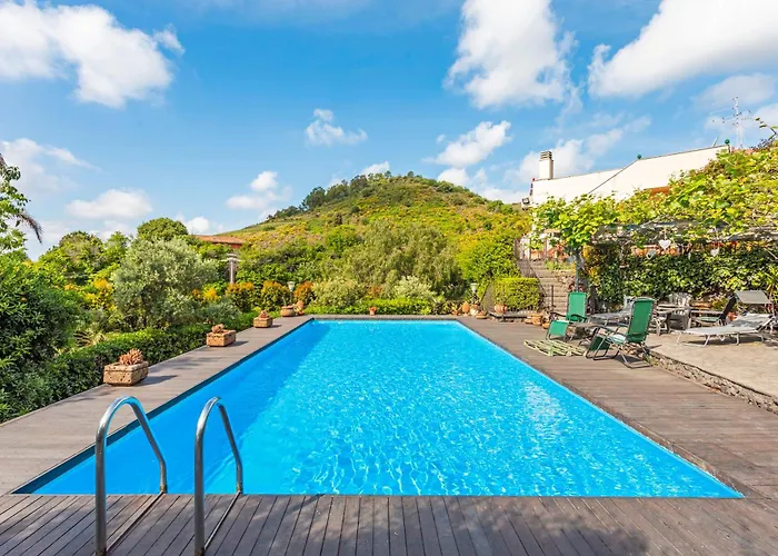 Queen Etna - Beautiful Pool